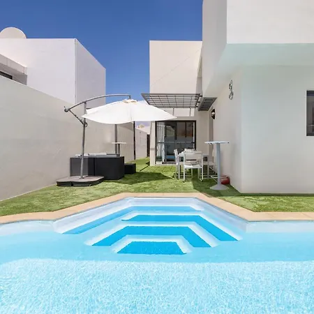 Paula Βίλα Costa Teguise